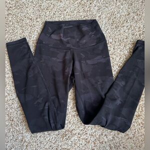 Colorfulkoala XS Black Leggings with Camo Print